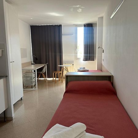 Residencia Universitaria Francesc Giralt i Serrà Terrassa Exterior foto