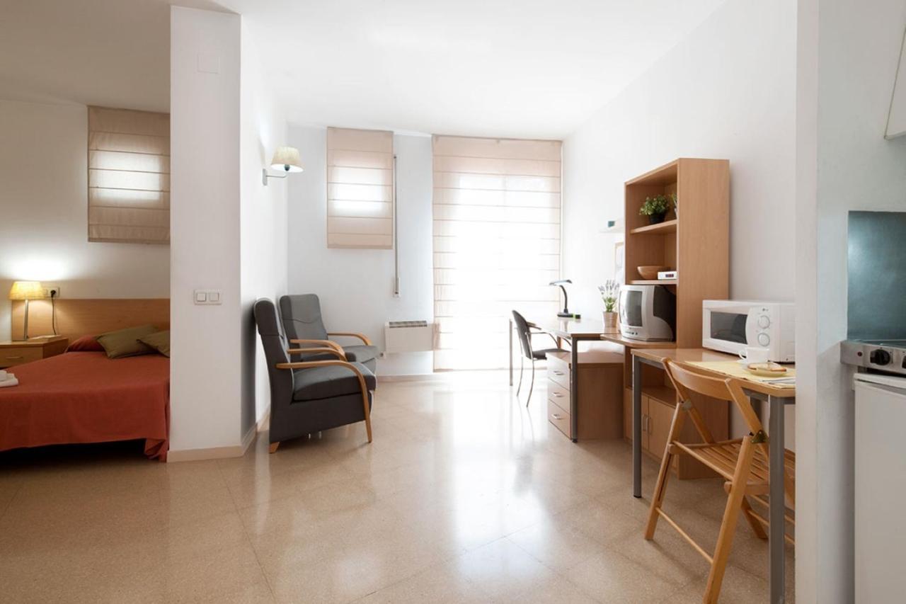 Residencia Universitaria Francesc Giralt i Serrà Terrassa Exterior foto